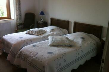 مبيت وإفطار Ferme Du Montheu