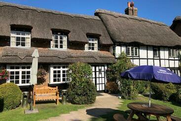 فندق صغير Old Hunters Lodge