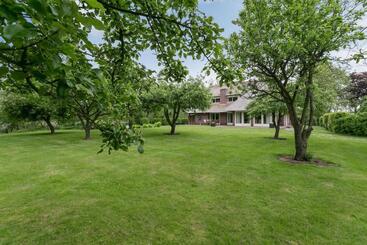 צימר Bed & Brochje Burgum