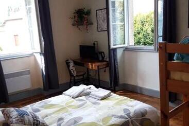 مبيت وإفطار Chambres D Hôtes Condat