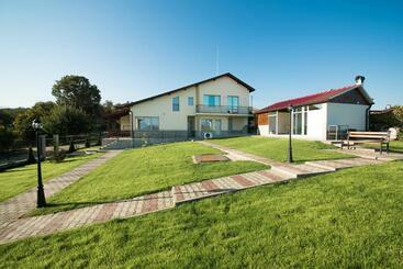 膳宿费 къща за гости елица