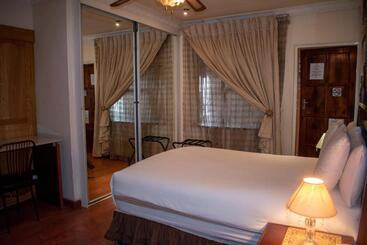 פנסיון Lenasia Guest Lodge