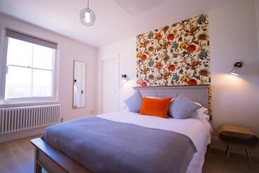 膳宿费 Longstowe Farmhouse