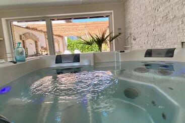 بنسيون Tulipán Vendégház