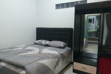 호텔 Spot On 91323 Omah Victoria Homestay & Culinary