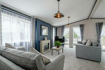 אתר נופש Green Meadows Country Park