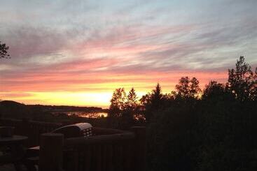 Hilltop Cabins And Motel