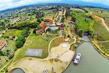 هتل Club Nautico Acuarela