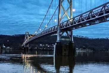 בית מלון כפרי French Quarter Inn