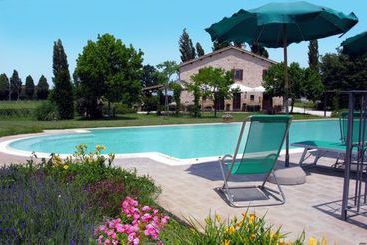 هتل Agriturismo Le Due Torri Ponte Pazienza