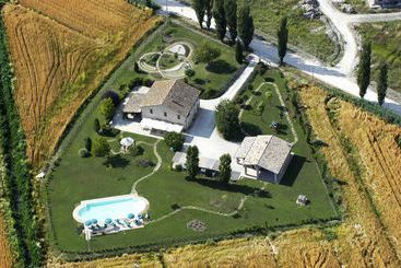 فندق Agriturismo Le Due Torri Ponte Pazienza