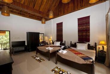 Nam Ou Riverside Hotel & Resort