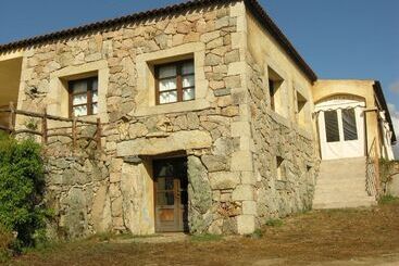 בית מלון כפרי Ristorante Funtana Abbas