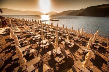 فندق Orka Lotus Beach