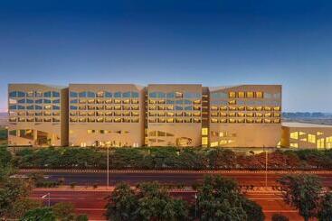 Отель Vivanta New Delhi, Dwarka