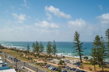 아파트 Mandolin Beachfront Resort