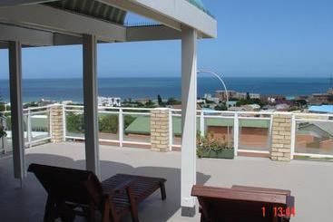 پانسیون On The Bay Guesthouse