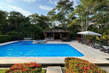 Parador Del Gitano Hotel & Restaurante