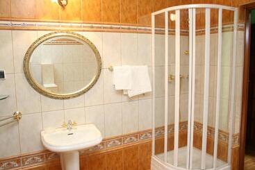 Отель Rezydencja Janków