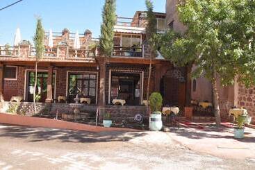 ベッドアンドブレックファースト Auberge Atlas Tichka