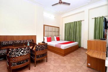 酒店 Abhi International