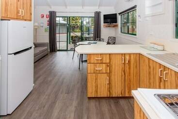 בית מלון כפרי Nrma Ballarat Holiday Park