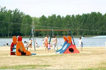 בית מלון כפרי Terres De France  Moncontour Active Park