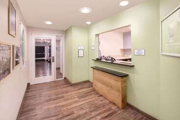 Отель Woodspring Suites Columbus Fort Moore