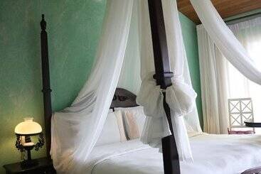 Joaquin's Bed And Breakfast