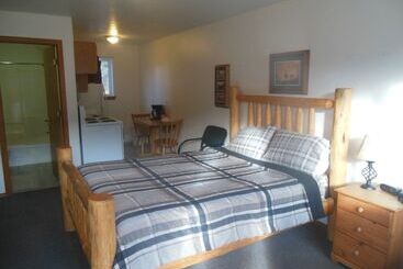 فندق على الطريق Clark Fork Lodge
