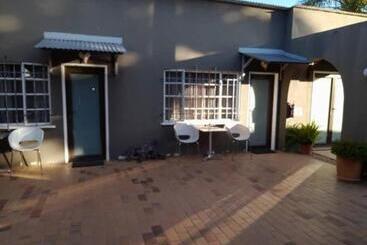 פנסיון Bush Pillow Guest House