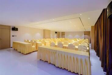 هتل City Comfort Inn Chongqing Nanping Wanda Plaza Light Rail Station