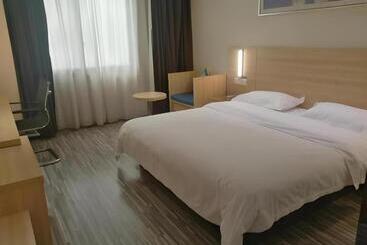 בית מלון כפרי City Comfort Inn Wuhan Pangxiejia Metro Station