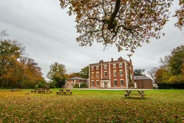 فندق صغير Yha Chester Trafford Hall