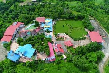 Hunky Dory Resort And Spa