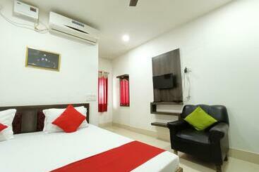 Отель Executive Inn