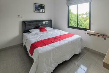 فندق Reddoorz Syariah Near Jalan Caman Raya Bekasi