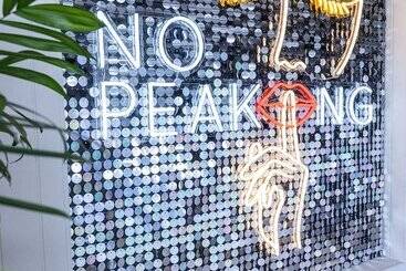 هتل The Peakhurst