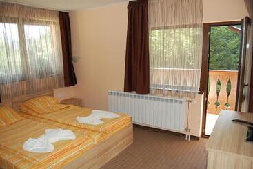 פנסיון Guest House Savina