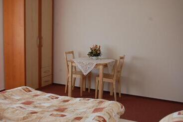 פנסיון Penzion Na Devitce