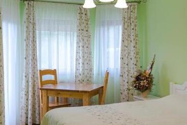 פנסיון Zestrea Bunicilor