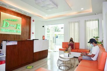 호스텔 D And R Travellers Inn