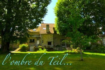 مبيت وإفطار A L Ombre Du Teil