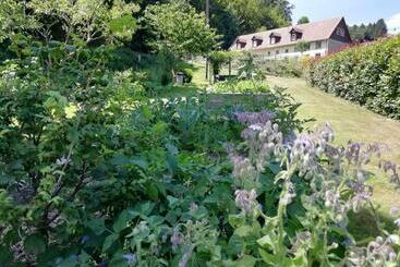 مبيت وإفطار La Climontaine