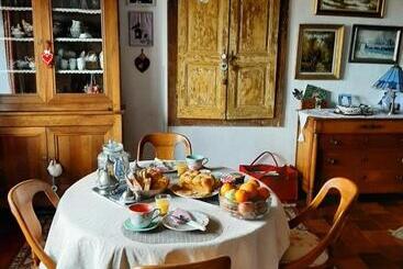 ベッドアンドブレックファースト La Pie Qui Chante