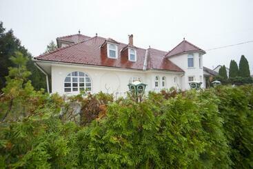 צימר Sungarden Vendégház