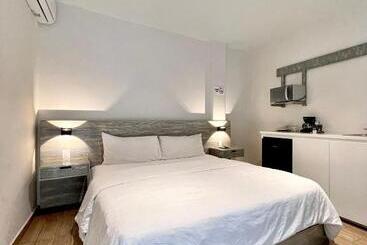 فندق Capital Suites