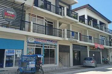 Отель Mbu Suites Bed N Breakfast Redpartner