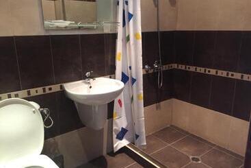 膳宿费 къща за гости спасителна