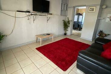 膳宿费 J S Hardware & Gifts